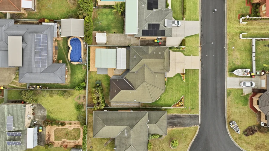 Overhead photograph of the home and surrounding properties